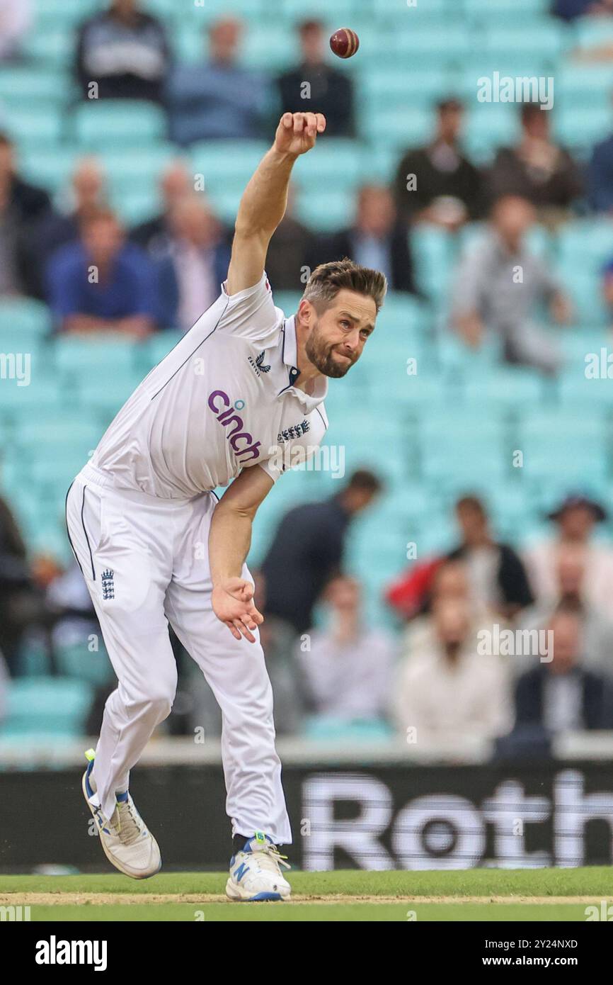 Londres, Royaume-Uni. 09th Sep, 2024. Chris Woakes, de l'Angleterre, livre le ballon lors du 3ème Rothesay test match Day four Angleterre - Sri Lanka au Kia Oval, Londres, Royaume-Uni, le 9 septembre 2024 (photo par Mark Cosgrove/News images) à Londres, Royaume-Uni le 9/9/2024. (Photo de Mark Cosgrove/News images/SIPA USA) crédit : SIPA USA/Alamy Live News Banque D'Images