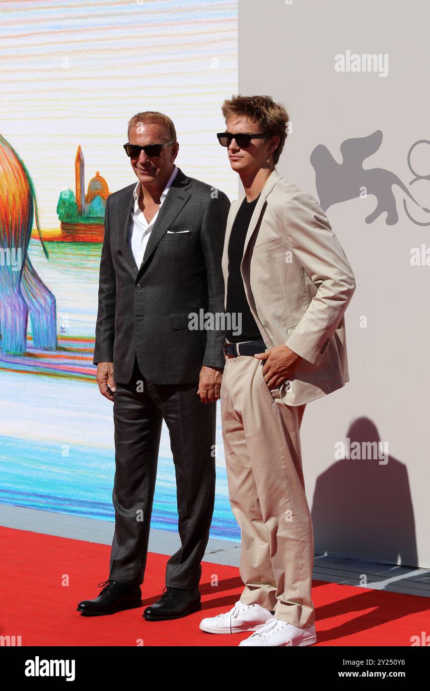 Italie, Lido di Venezia, 07 septembre 2024 : Kevin Costner et Cayden Wyatt Costner assistent à la durée du tapis rouge 'Horizon : an American Saga - Chapter 2' Banque D'Images