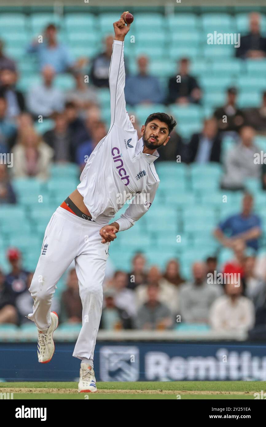 Londres, Royaume-Uni. 09th Sep, 2024. Shoaib Bashir d'Angleterre livre le ballon lors du 3ème Rothesay test match jour quatre Angleterre - Sri Lanka au Kia Oval, Londres, Royaume-Uni, le 9 septembre 2024 (photo par Mark Cosgrove/News images) à Londres, Royaume-Uni le 9/9/2024. (Photo de Mark Cosgrove/News images/SIPA USA) crédit : SIPA USA/Alamy Live News Banque D'Images
