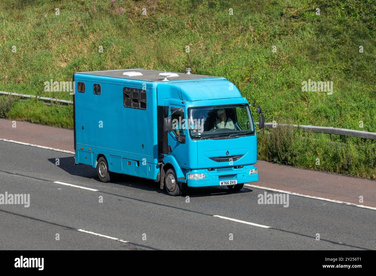 2000 Bleu Renault DCI 80 SL SWB LCV Panel Van Diesel 4116 cc Horsebox Banque D'Images