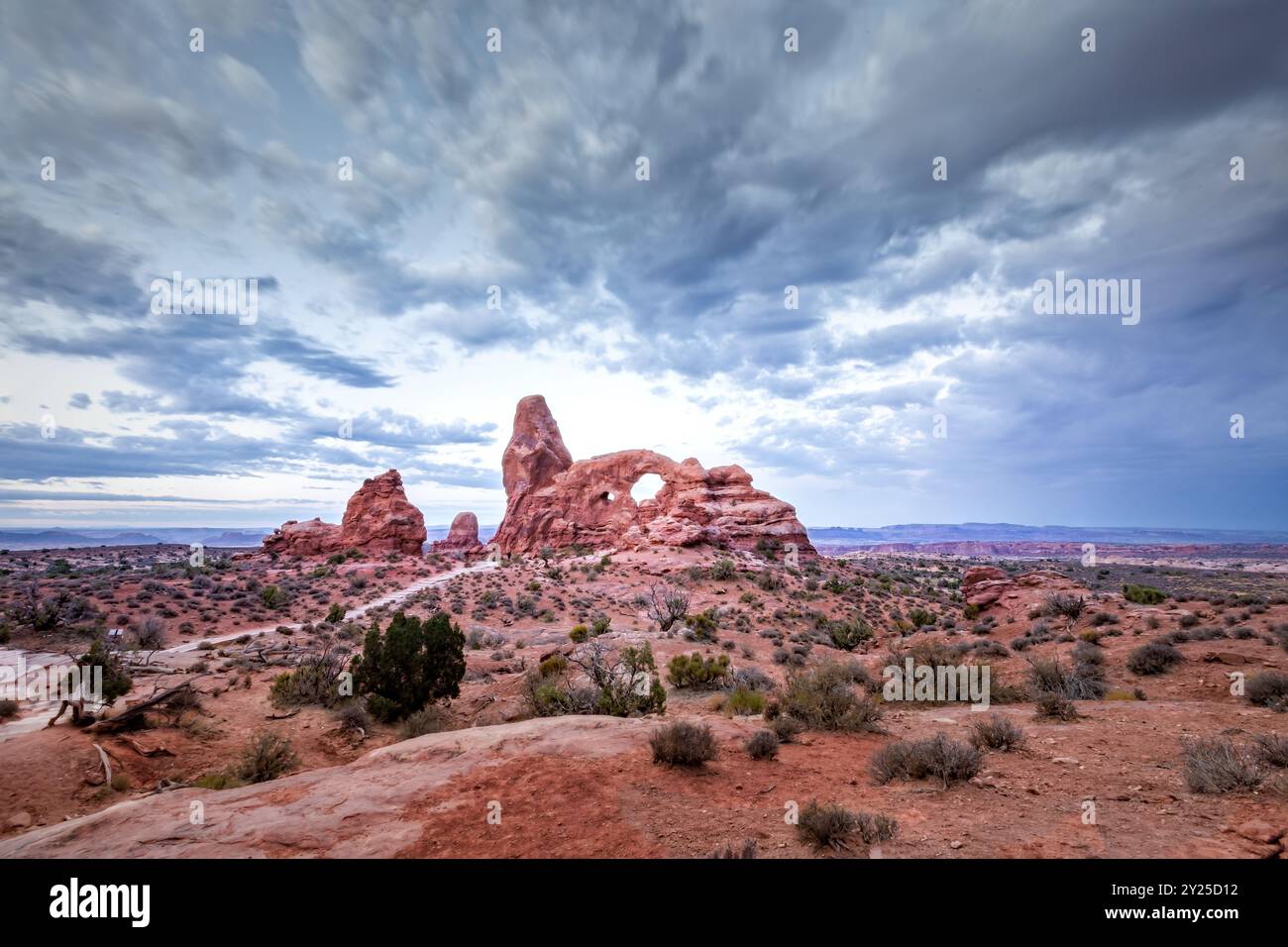 L'arche de la tourelle dans le parc national des Arches au crépuscule, Utah États-Unis Banque D'Images
