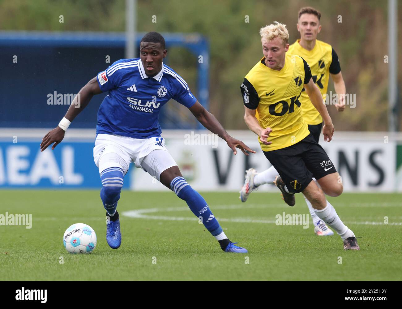 Gelsenkirchen, Deutschland. 04th Sep, 2024. firo : 04.09.2024, Football, Football, 2. Ligue, 2. Bundesliga, saison 2024/2025, test match FC Schalke 04 - NAC Breda Bryan Lasme de Schalke joue le ballon action individuelle crédit : dpa/Alamy Live News Banque D'Images