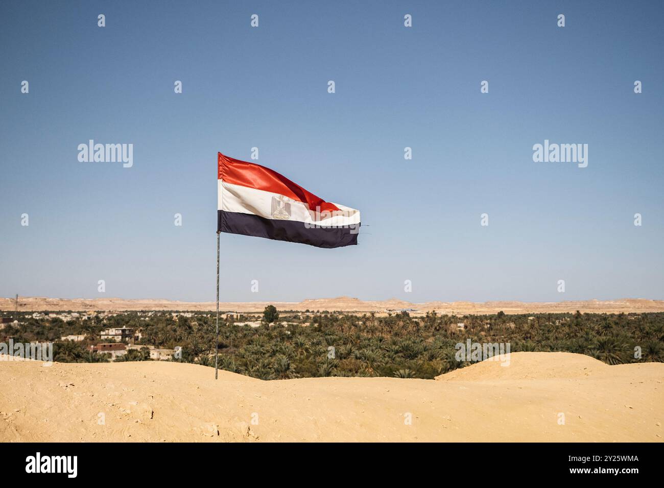 Drapeau égyptien dans l'oasis de Siwa, Égypte Banque D'Images