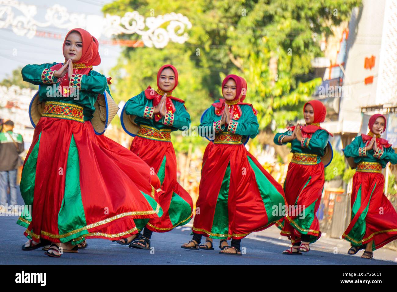 Danse Momosad du nord de Sulawesi sur le 3ème BEN Carnaval. Cette danse est exécutée dans les cérémonies traditionnelles, les célébrations des récoltes Banque D'Images