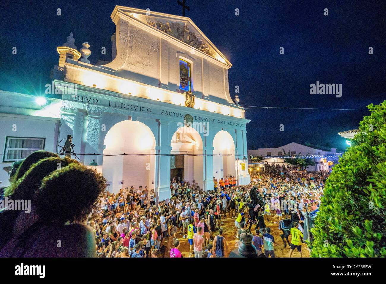 Danse traditionnelle de cheval 'Jaleo', originaire du XIVe siècle, festivités de Sant Lluís, en face de l'église paroissiale de Sant Lluís, Minorque, Îles Baléares, Espagne. Banque D'Images