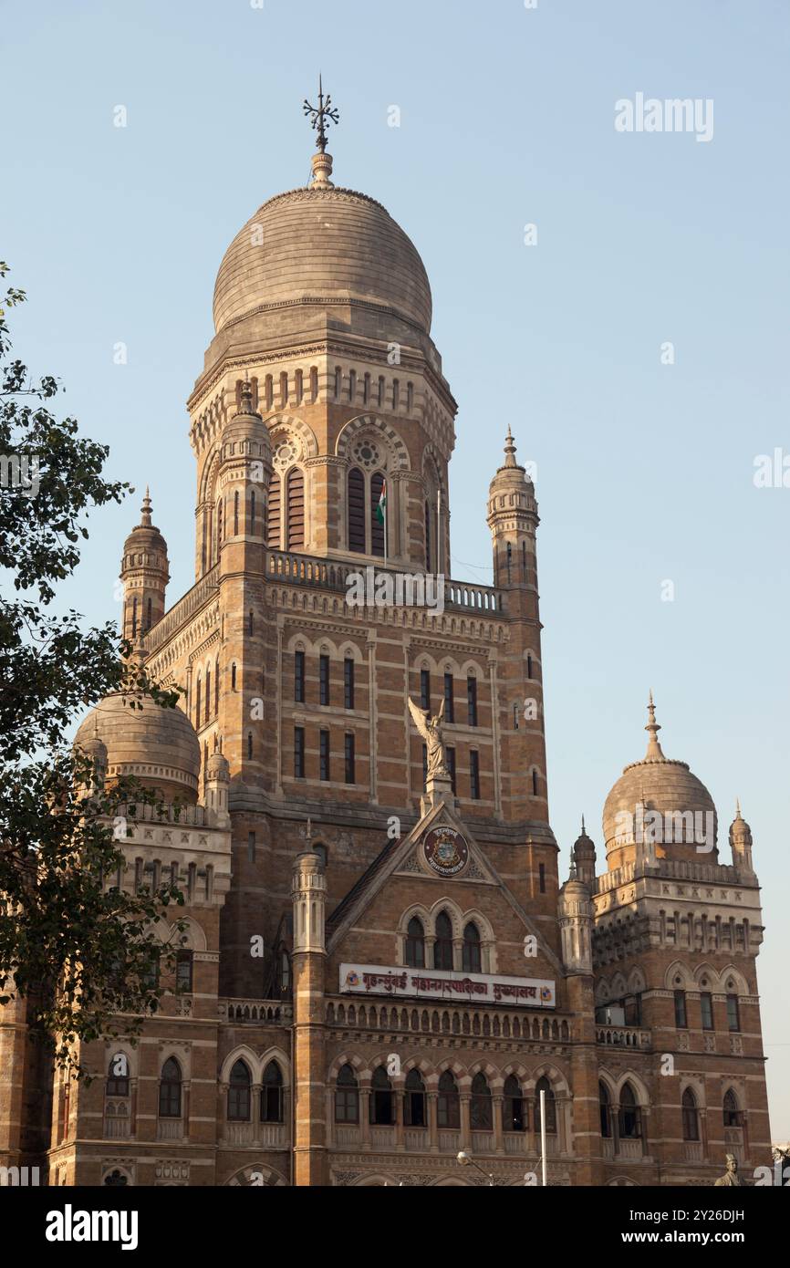 Le bâtiment de la Brihanmumbai Municipal Corporation près du Victoria Terminus, Mumbai, Inde. Banque D'Images