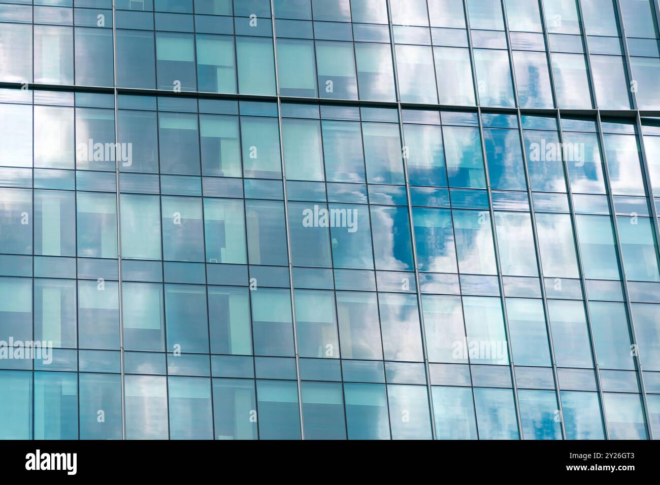 Bâtiment de plusieurs étages dans le centre-ville. Centre d'affaires, bureau. Architecture moderne. Détails d'un bâtiment moderne. Varsovie. Banque D'Images