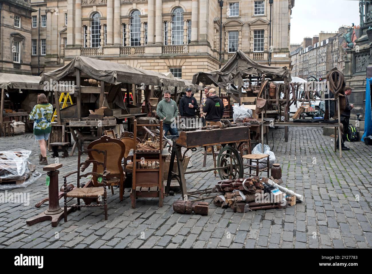 Film se déroulant sur la place du Parlement ouest d'Édimbourg en préparation pour le tournage de Frankenstein de Guillermo del Toro. Banque D'Images