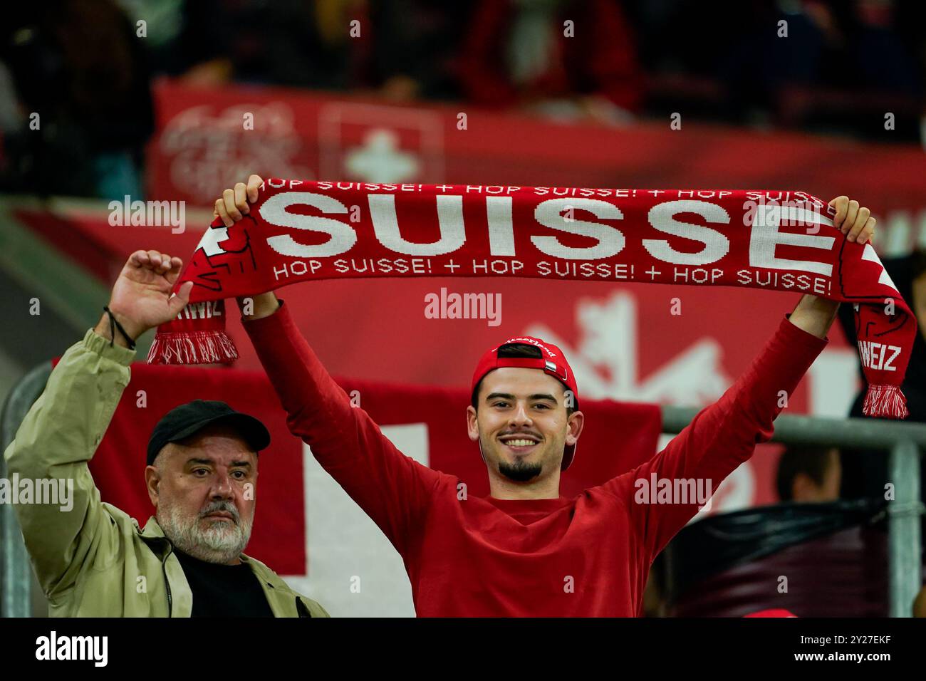 Genève, Suisse. 08 septembre 2024. Genève, Suisse, 8 septembre 2024 : les fans de Suisse lors du match de football UEFA Nations League A Group A4 entre la Suisse et l'Espagne au stade de Genève, en Suisse. (Daniela Porcelli/SPP) crédit : SPP Sport Press photo. /Alamy Live News Banque D'Images