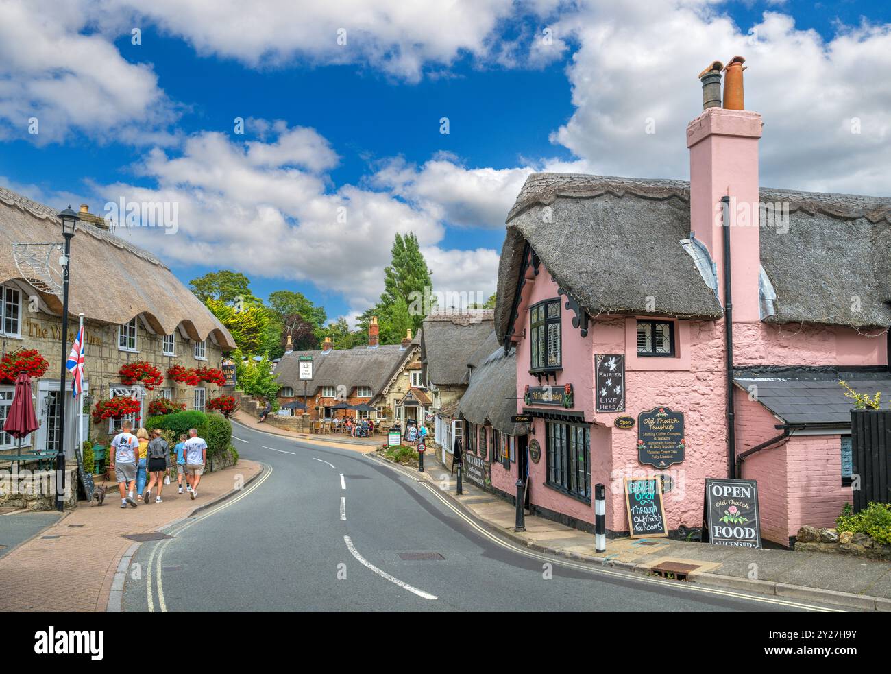 The Old Thatch Teashop et The Village Inn pub, Church Road, Shanklin, île de Wight, Angleterre, ROYAUME-UNI Banque D'Images
