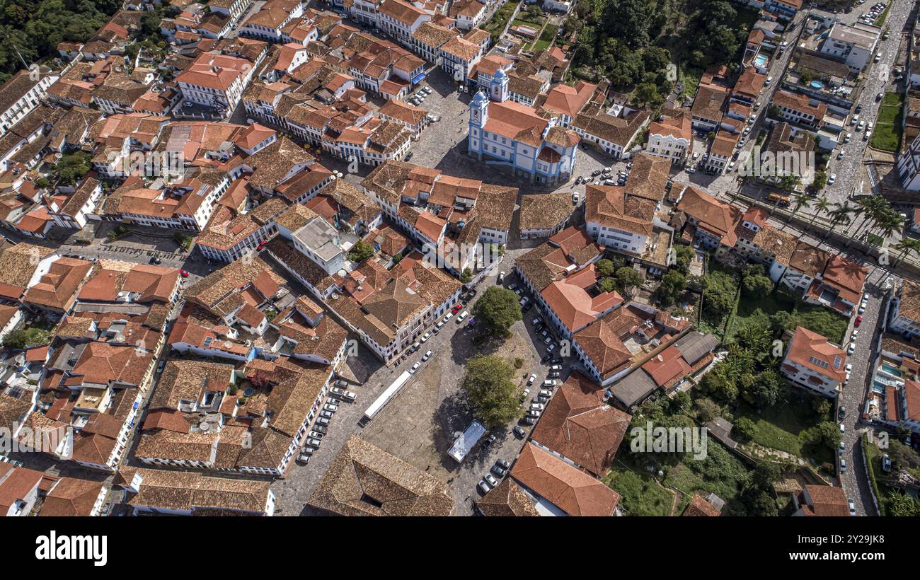 Vue aérienne rapprochée au soleil du centre historique de Diamantina, Minas Gerais, Brésil, Amérique du Sud Banque D'Images