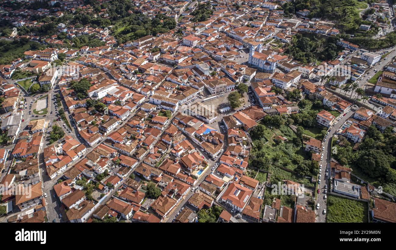 Vue aérienne rapprochée au soleil du centre historique de Diamantina, Minas Gerais, Brésil, Amérique du Sud Banque D'Images