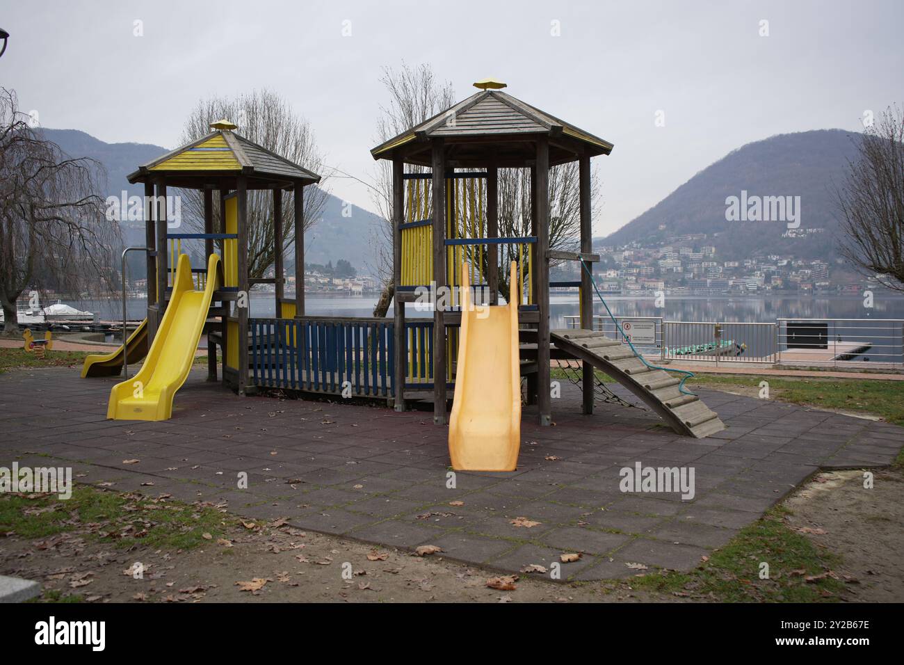 Aire de jeux pour enfants à Lavena Ponte Tresa, Italie Banque D'Images