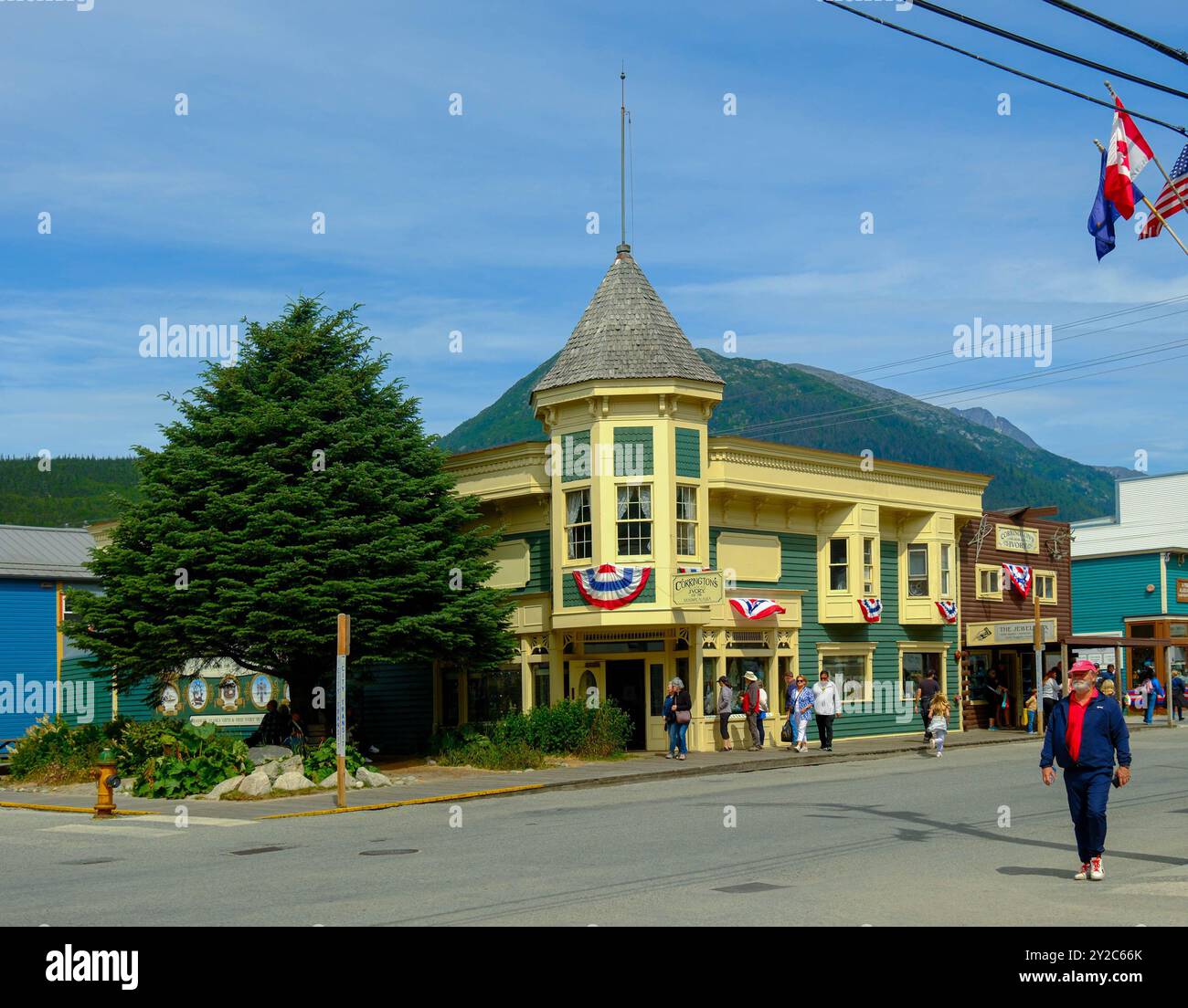 SKAGWAY, ALASKA - 9 juillet 2023 : Skagway est un arrondissement en Alaska avec une population à temps plein d'environ 1 000 personnes. Pendant l'été, les bateaux de croisière brin Banque D'Images