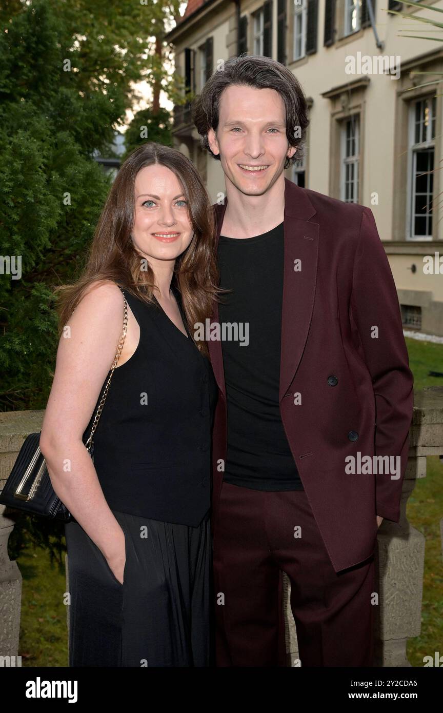 Alice Dwyer mit Ehemann Sabin Tambrea beim cocktail Prolonge anlässlich der demi-finale Round of Judging der International Emmy Awards 2024 im Schlosshotel Berlin by Patrick Hellmann. Berlin, 09.09.2024 *** Alice Dwyer avec son mari Sabin Tambrea au cocktail Prolonge à l'occasion de la demi-finale du jury des International Emmy Awards 2024 au Schlosshotel Berlin by Patrick Hellmann Berlin, 09 09 09 2024 Foto:XF.xKernx/xFuturexImagex prolonge 4808 Banque D'Images