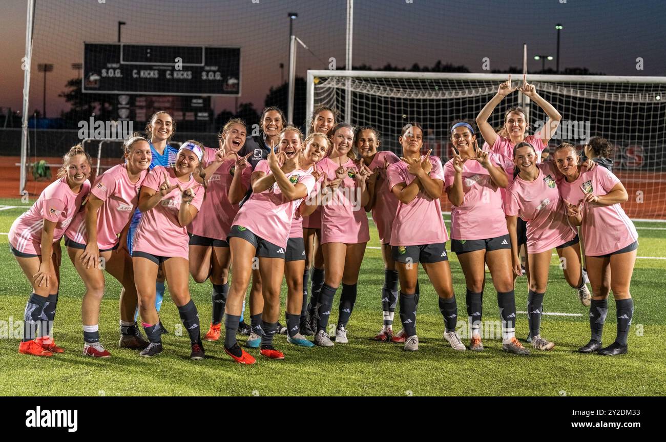 DeKalb, États-Unis. 11 juin 2024. Photo de la victoire de l'équipe de la DCUFC après un match au début de l'été entre le Dekalb County United FC et la Naperville Soccer Academy dans la première ligue semi-professionnelle féminine au NIU Soccer Complex. Score final : DeKalb County Unifed FC 5:1 Naperville Soccer Academy (photo Raj Chavda/SOPA images/SIPA USA) crédit : SIPA USA/Alamy Live News Banque D'Images