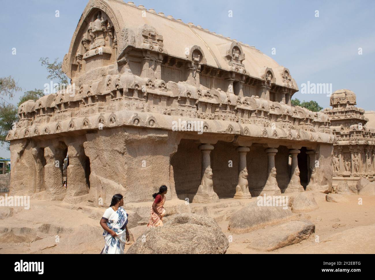 Temple de roche monolithique, complexe de Pancha Ratha (cinq temples), Mahabalipuram, Tamil Nadu, Inde, Asie. Construit au VIIe siècle, le Pancha Rathas temp Banque D'Images