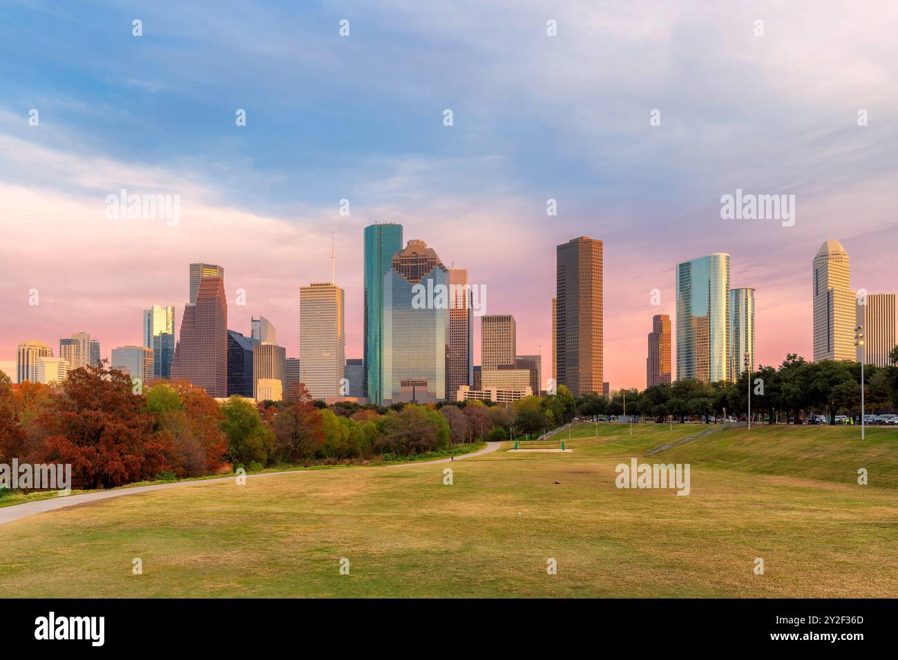 Vue panoramique du paysage urbain de Houston au coucher du soleil le jour d'automne à Houston, Texas, États-Unis. Banque D'Images