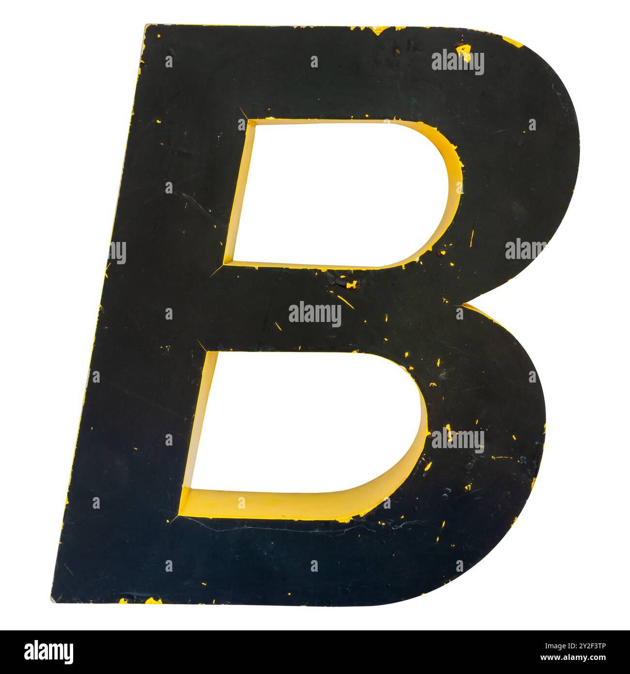 Vintage Weathered grande lettre de l'alphabet métallique b isolé sur un fond blanc Banque D'Images