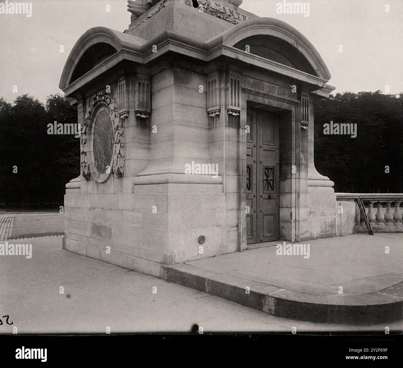 Eugène Atget - Socle place de la Concorde 8e - Paris à l'époque des oeuvres du Baron Haussmann Banque D'Images