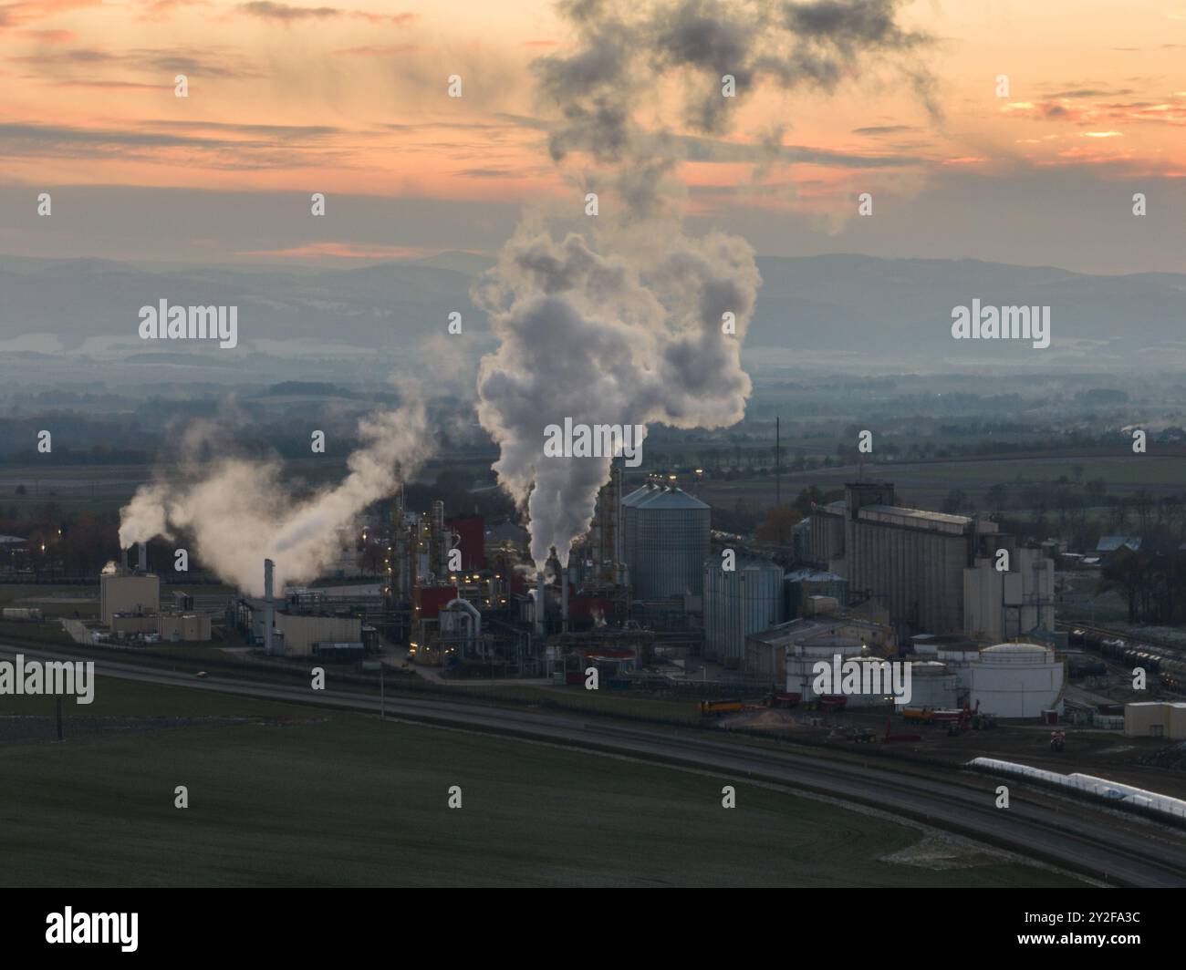 Vue de l'usine de méthanol et d'éthanol. Producteur polonais de bioéthanol et d'éthanol produit à partir de grains de maïs. L'usine de production est située près de Nysa in Banque D'Images