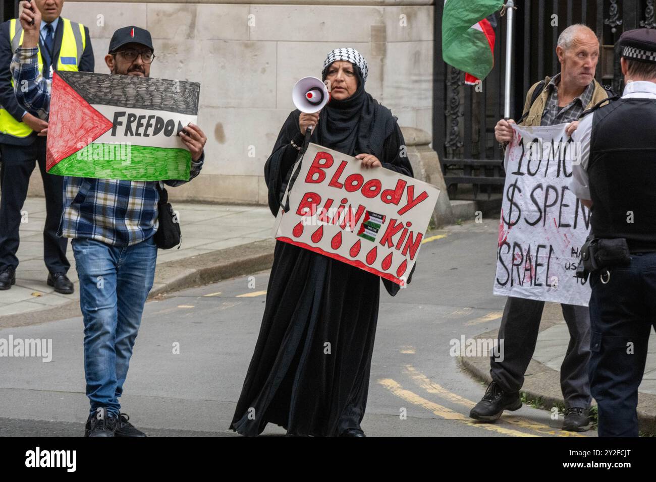 Londres, Royaume-Uni. 10 septembre 2024. Des manifestants pro-Palestine devant le bureau des Affaires étrangères, du commonwealth et du développement protestent lors de la visite d'Antony Blinken Secrétaire d'État américain au crédit : Ian Davidson/Alamy Live News Banque D'Images