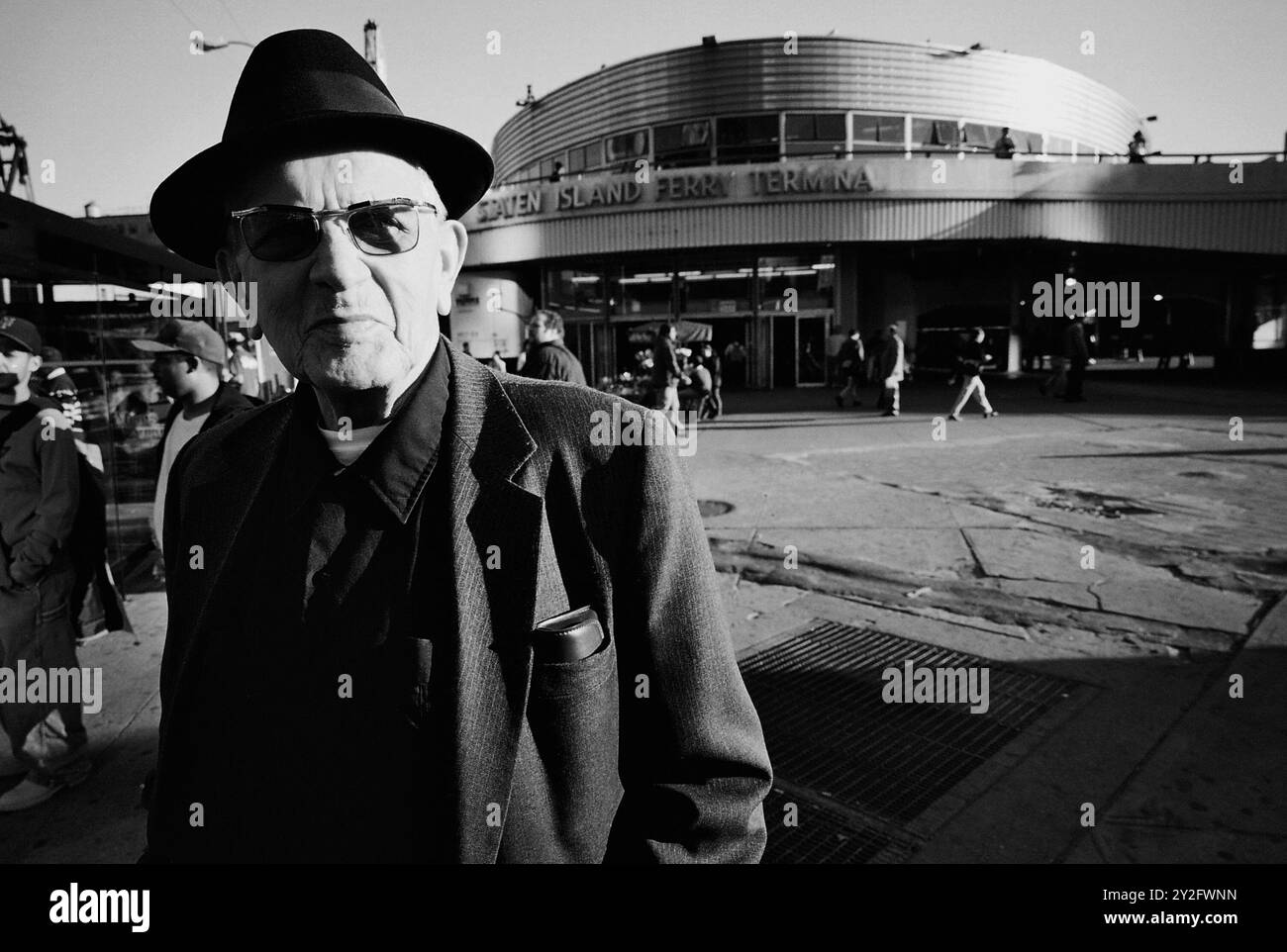 AJAXNETPHOTO. OCTOBRE 2000. NEW YORK, ÉTATS-UNIS. - LOWER MANHATTAN - TERMINAL DE FERRY STATEN ISLAND. PHOTO:JONATHAN EASTLAND/AJAXREF:CD3543BW 01 22. Banque D'Images