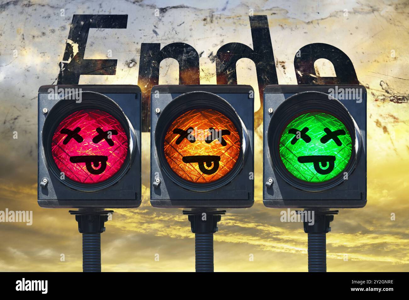 FOTOMONTAGE, Ampel mit totem Emoji-Symbol, Symbolfoto Ampel-Streit und Ampel-Aus *** FOTOMONTAGE, feu de circulation avec symbole emoji mort, symbole photo feu de circulation dispute et feu de circulation éteint Banque D'Images
