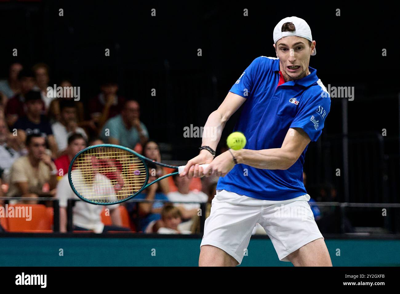 Valencia, Espagne. 10 septembre 2024. VALENCE, ESPAGNE - 10 SEPTEMBRE : Ugo Humbert, de France, joue un coup de revers contre Alexei Popyrin, d'Australie, lors du match de Valence de la Coupe Davis phase de Groupe 2024 entre l'Australie et la France au Pabellon Fuente de San Luis le 10 septembre 2024 à Valence, Espagne. (Photo de Francisco Macia/photo Players images/Magara Press) crédit : Magara Press SL/Alamy Live News Banque D'Images