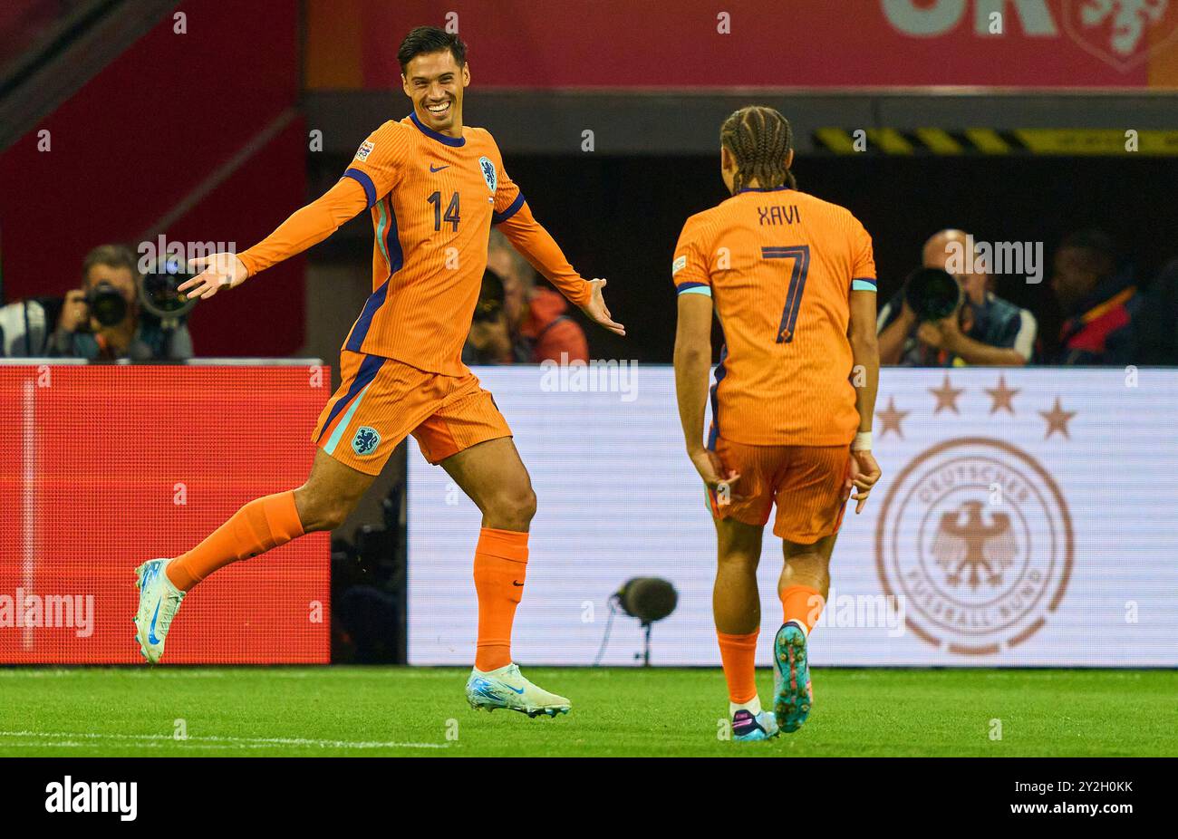 Amsterdam, pays-Bas. 10 septembre 2024. Tijani Reijnders, NL 14 scores, but, Tor, Treffer, Torschuss, 1-0 ans célèbre son but, heureux, rire, célébration, dans le match de l'UEFA Nations League 2024 PAYS-BAS - ALLEMAGNE dans la saison 2024/2025 au 10 septembre 2024 à Amsterdam, NL. Photographe : ddp images/STAR-images crédit : ddp Media GmbH/Alamy Live News Banque D'Images