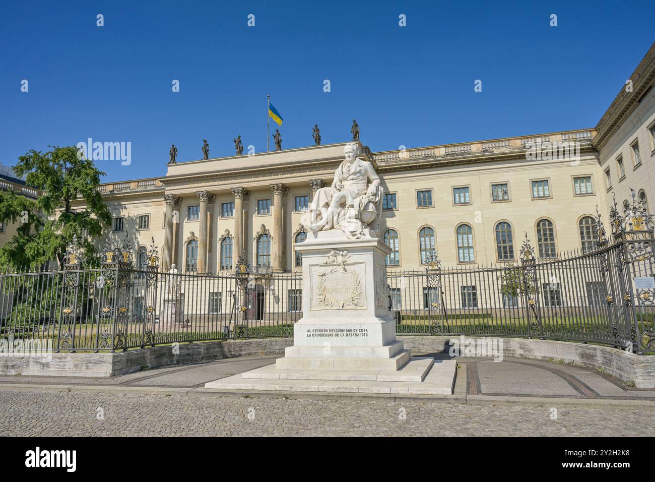 Denkmal Alexander von Humboldt, Hauptgebäude, Humboldt-Universität, Unter den Linden, Mitte, Berlin, Deutschland *** Alexander von Humboldt Memorial, main Building, Humboldt University, Unter den Linden, Mitte, Berlin, Allemagne Banque D'Images