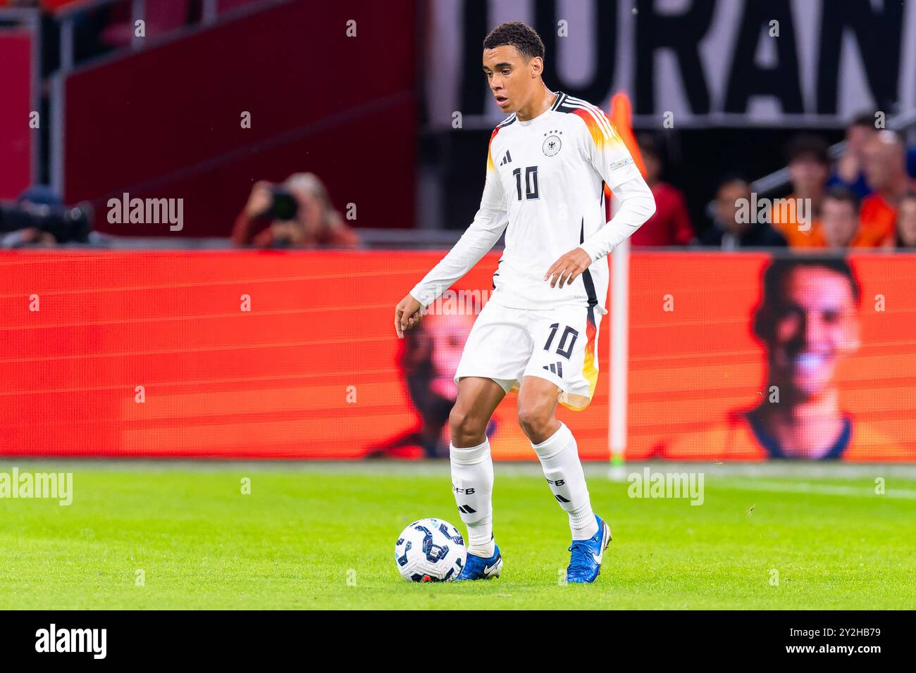 Amsterdam, pays-Bas. 10 septembre 2024. AMSTERDAM, PAYS-BAS - 10 SEPTEMBRE : Jamal Musiala, Allemand, en action lors du match du Groupe A3 de l'UEFA Nations League 2024/25 League A entre les pays-Bas et l'Allemagne à la Johan Cruijff Arena le 10 septembre 2024 à Amsterdam, pays-Bas. (Photo de Joris Verwijst/Agence BSR) crédit : Agence BSR/Alamy Live News Banque D'Images