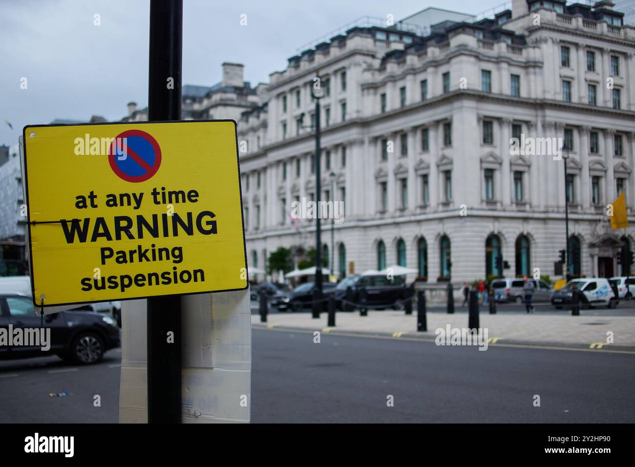 9 septembre 2024 - Londonuk : panneau de suspension de stationnement à westminster londres Banque D'Images