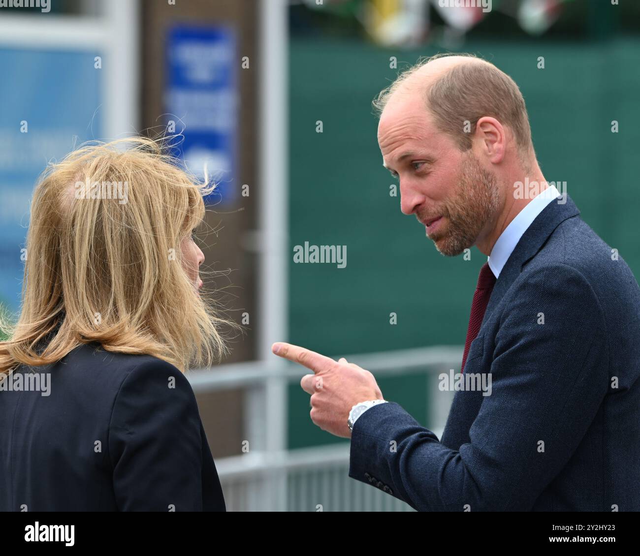 Llanelli, pays de Galles Royaume-Uni 10 septembre 2024 SAR le Prince William, Prince de Galles arrive à l'école primaire Swiss Valley où il a rencontré des élèves qui ont participé à l'Urdd Eisteddfod 2024 ; un festival d'une semaine célébrant la langue et la culture galloises. Son voyage à Llanelli, dans le sud du pays de Galles, comprend également une visite à l'ambulance aérienne du pays de Galles dont il est le patron, et à Parc y Scarlets, le domicile de l'équipe de rugby à XV des Scarlets. Banque D'Images