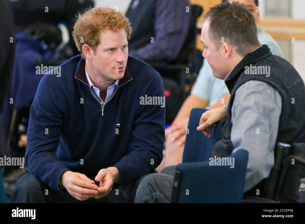 Le Prince Harry rencontre des patients lors de sa visite à l'unité de réadaptation spinale d'Auckland, Middlemoor Hospital, Auckland, Nouvelle-Zélande, vendredi, 15 mai 2015. Banque D'Images