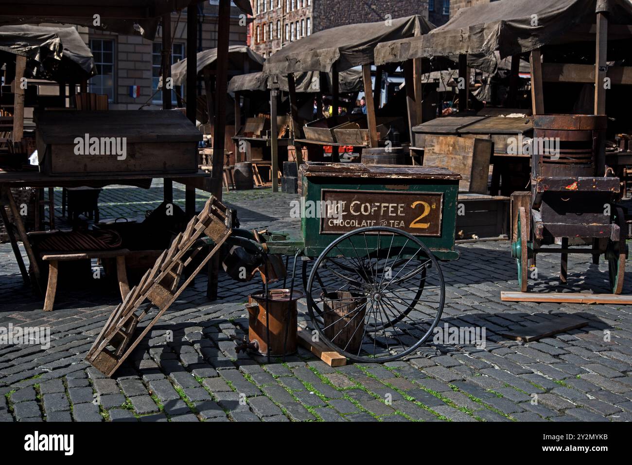 Film se déroulant sur la place du Parlement ouest d'Édimbourg en préparation pour le tournage de Frankenstein de Guillermo del Toro. Banque D'Images
