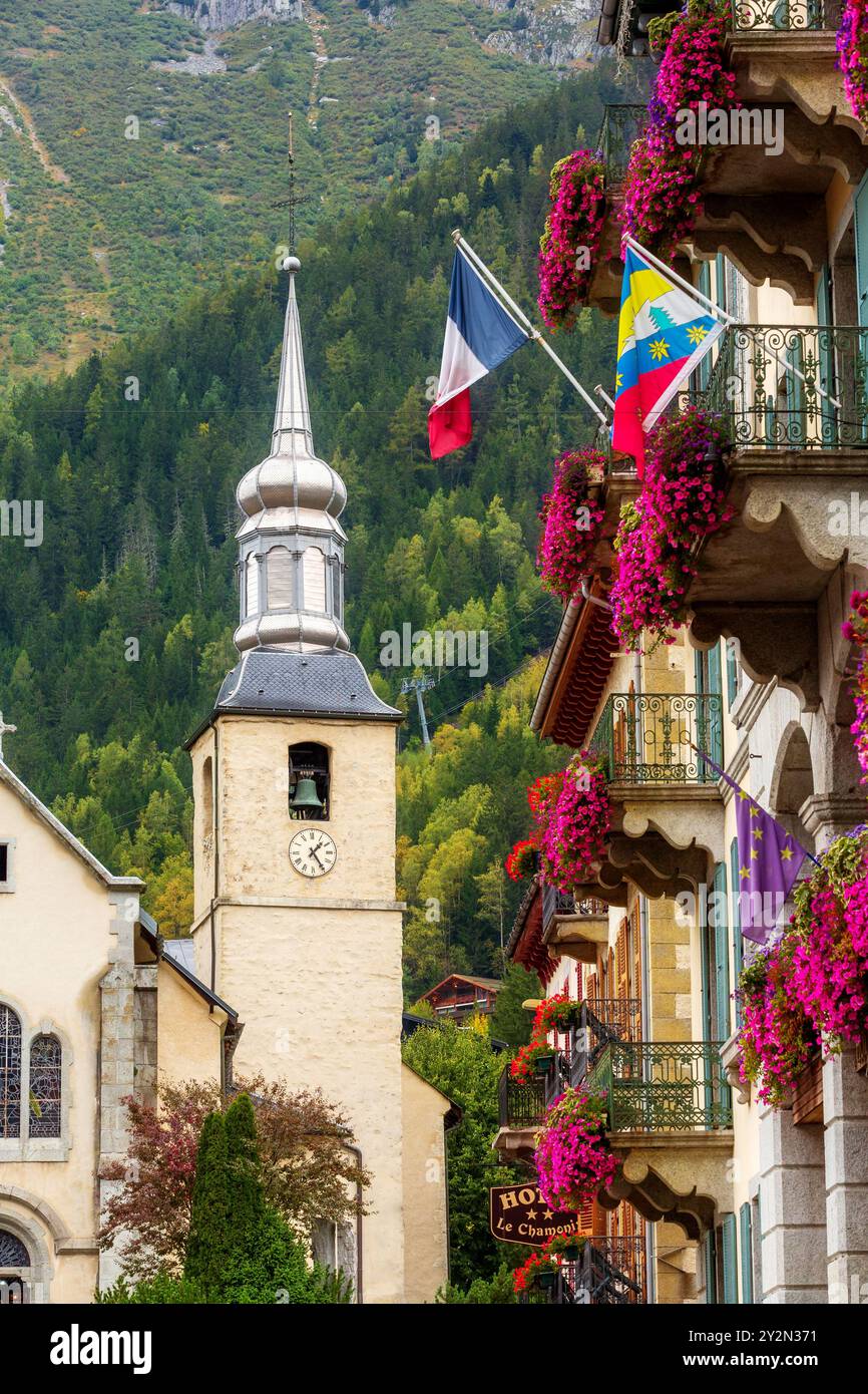 Chamonix Mont-Blanc, France - 4 octobre 2019 : église catholique Saint Michel ou Michael en été Banque D'Images