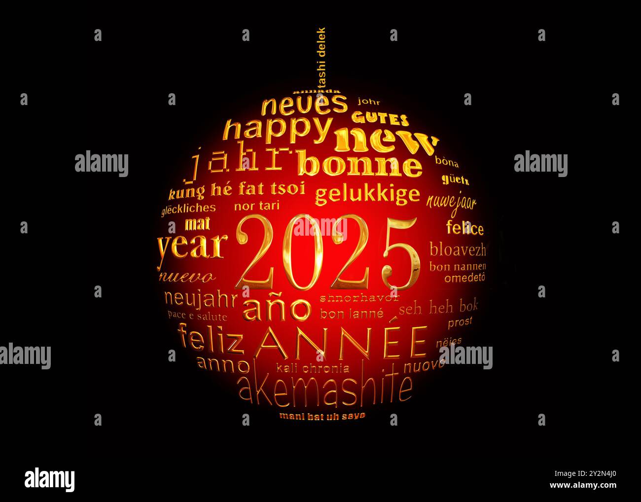 carte de voeux nuage de mots de texte multilingue du nouvel an 2025 sous la forme d'une boule de noël rouge et dorée sur fond noir Banque D'Images