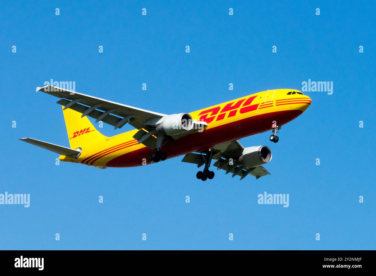 Avion Airbus A300 avion cargo DHL approche d'atterrissage pour l'Allemagne Leipzig Europe Banque D'Images