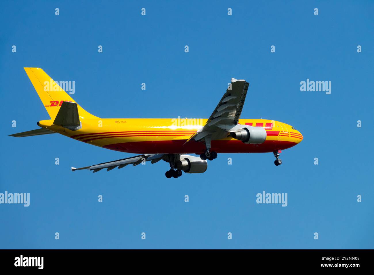 Airbus A300 DHL avion cargo atterrissant en Allemagne Leipzig Europe Banque D'Images