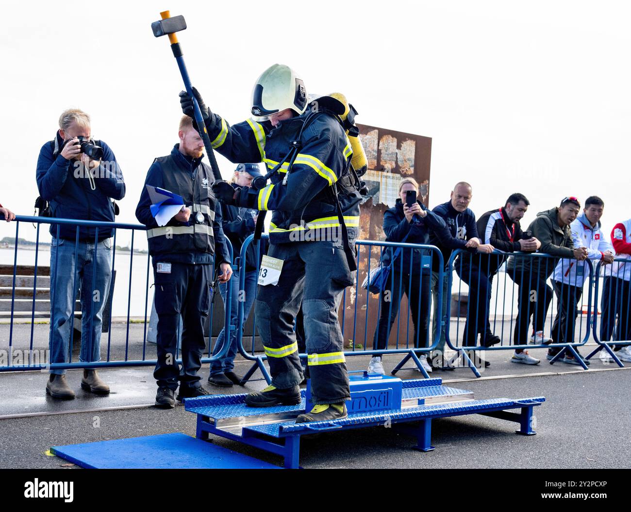 Aalborg, Danemark. 11 septembre 2024. Casper Kudahl du Danemark concourent dans le groupe d'âge 30-34 ans concourt en uniforme complet et en équipement dans la compétition Worlds Toughest Firefighter au Championnat du monde pour les pompiers, 15e Jeux mondiaux des pompiers, à Aalborg mercredi 11 septembre 2024. (Photo : Henning Bagger/Ritzau Scanpix) crédit : Ritzau/Alamy Live News Banque D'Images