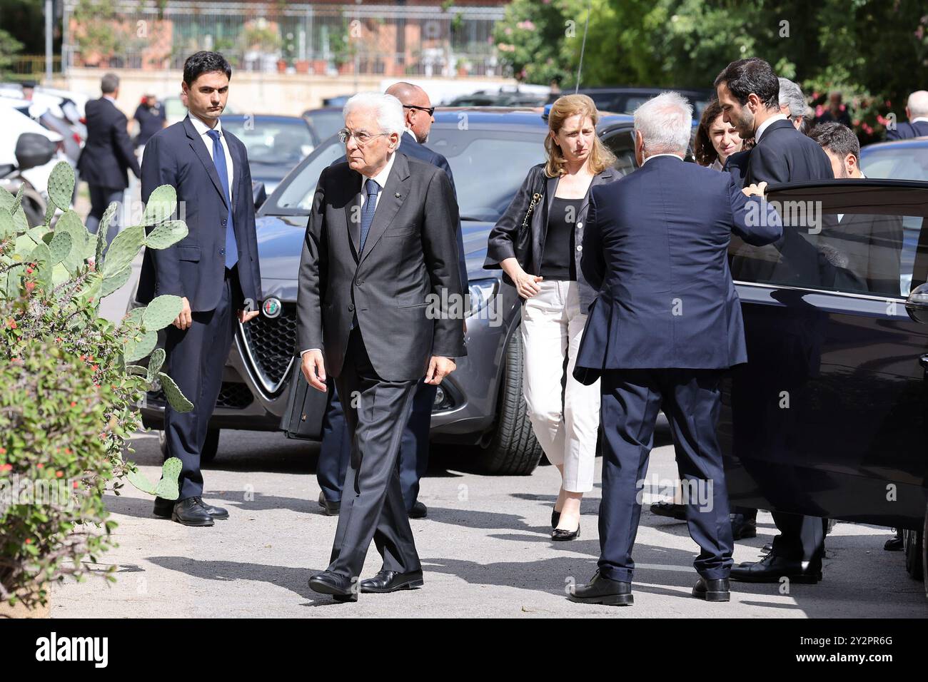 Palerme, Italie. 11 septembre 2024. nella foto il Presidente della Repubblica Sergio Mattarella arriva insieme alla figlia e i nipoti i figli di Maria Mattarella Funerali della nipote del presidente Sergio Mattarella Maria Mattarella figlia di Piersanti - Palermo - Mercoled&#xec ; 11 Settembre 2024 (photo Alberto LoBianco /Lapresse) funérailles de la petite-fille du président Sergio Mattarella Maria Mattarella Mattarella Maria Mattarella di Piersanti, mercredi 2024 septembre - Alsanso, novembre 2006/Lapermo, novembre 2006 Banque D'Images