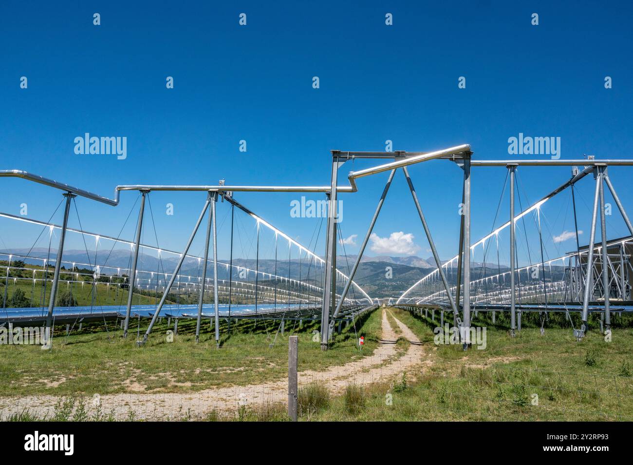 La centrale solaire thermodynamique de LLO en Cerdagne des Pyrénées, France, Banque D'Images