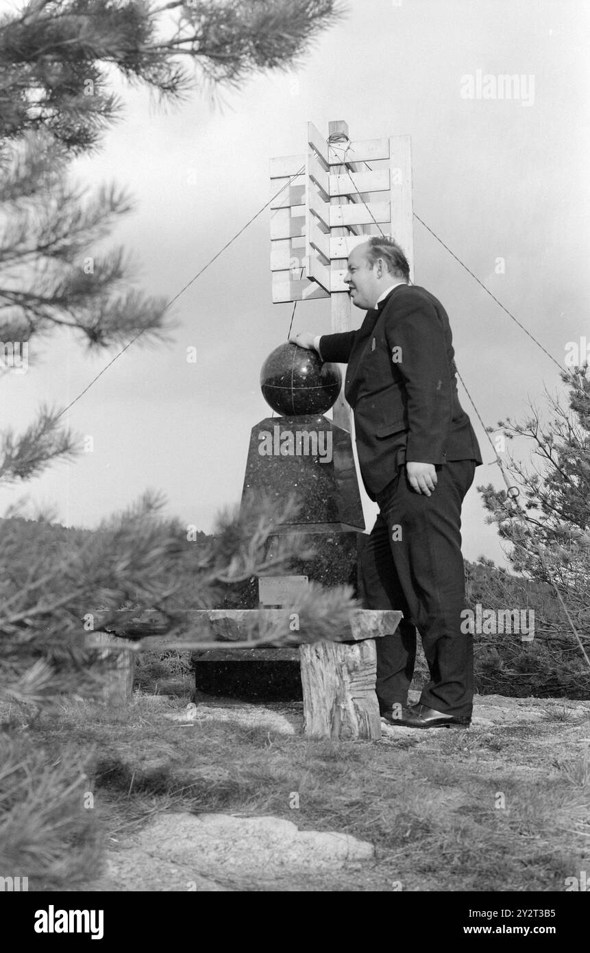 Courant 48B-4-1971 : zéro mètre au-dessus du niveau de la mer. Tregde, à quelques kilomètres de Mandal, a une fonction spéciale de station de mesure officielle des niveaux d'eau en Norvège. Une petite sphère et un appareil de mesure fournissent la base pour le niveau de hauteur dans nos cartes, triangulations et triangulations municipales. L'inertie est la zone la plus stable et convient bien comme « point zéro ». Oslo augmente, par exemple 4 millimètres par an. Photo : Sverre A. Børretzen / Aktuell / NTB ***PHOTO NON TRAITÉE*** le texte de cette image est traduit automatiquement Banque D'Images