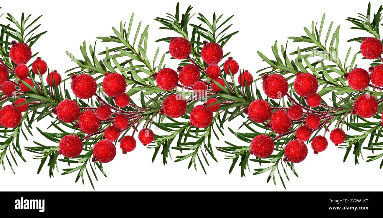 Motif sans couture. Guirlande de Noël festive faite de branches de conifères, décorée de baies rouges artificielles. Banque D'Images