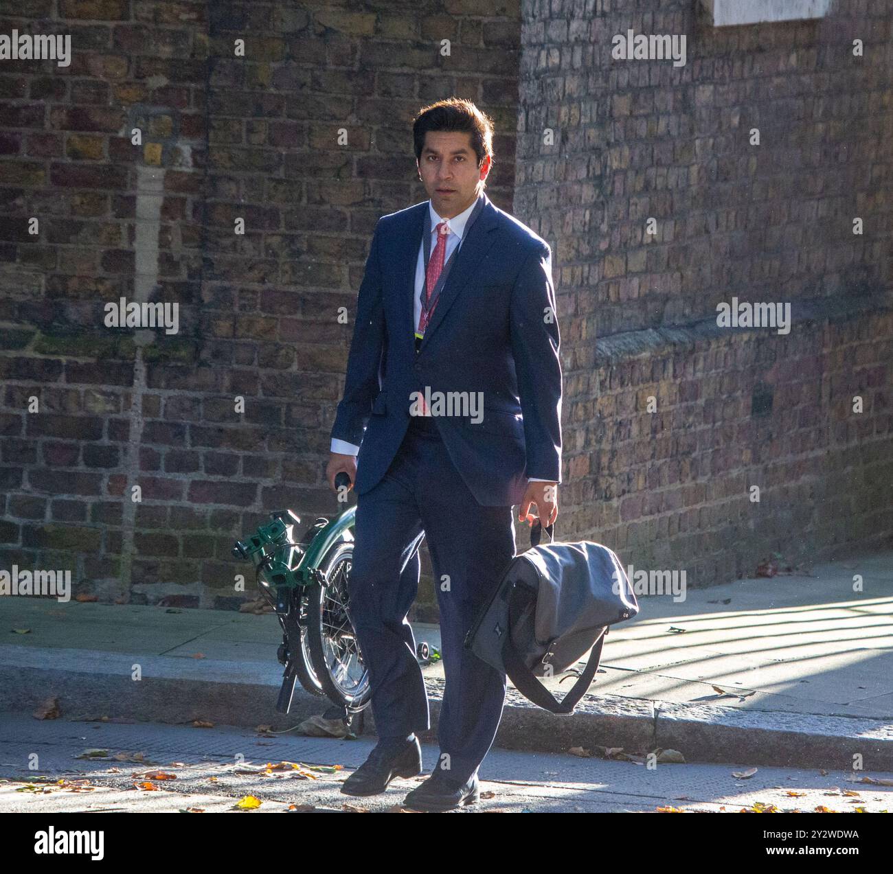 Londres, Angleterre, Royaume-Uni. 11 septembre 2024. Le conseiller spécial du numéro 10 sur les affaires et l'investissement VARUM CHANDRA est vu dans Downing Street (crédit image : © Tayfun Salci/ZUMA Press Wire) USAGE ÉDITORIAL SEULEMENT! Non destiné à UN USAGE commercial ! Banque D'Images