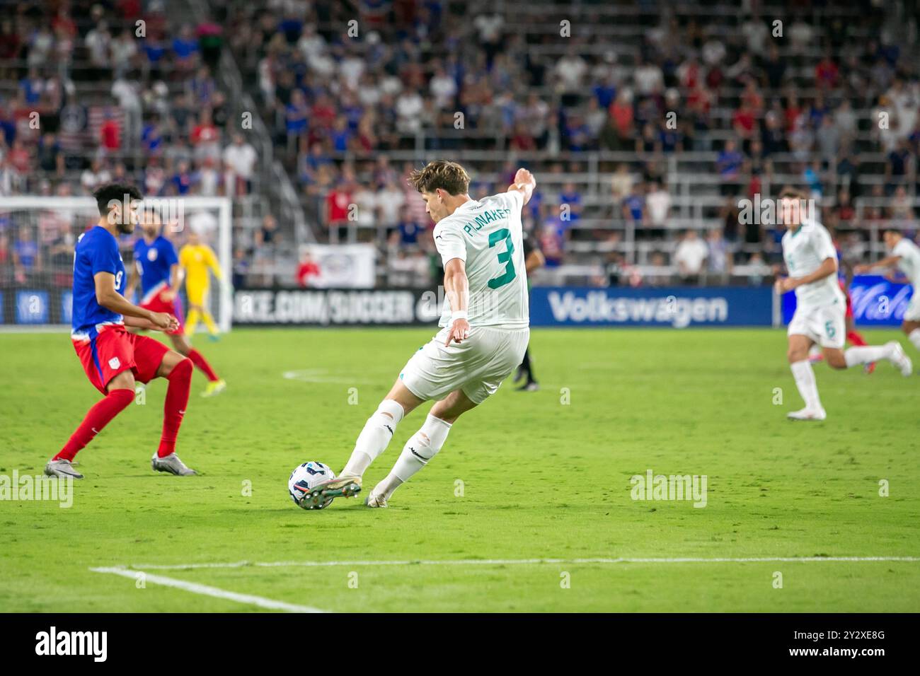 Cincinnati, Ohio, États-Unis, 10 septembre 2024. Le défenseur néo-zélandais Nando Pijnaker (3) tire le ballon. L'USMNT affronte la Nouvelle-Zélande dans un match amical international au stade TQL de Cincinnati, Ohio. Crédit : Kindell Buchanan/Alamy Live News Banque D'Images