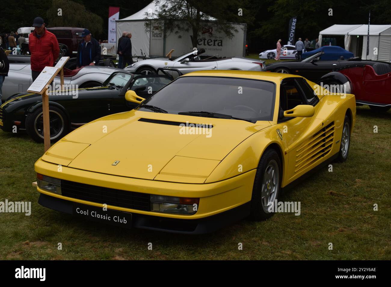 Soestdijk, pays-Bas - 1er septembre 2023 : une Ferrari Testarossa jaune Banque D'Images