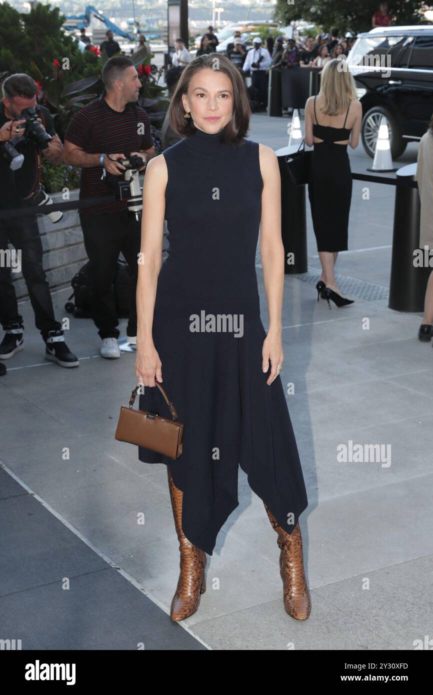 New York, États-Unis, 10 septembre 2024 : Sutton Foster étouffe au Michael Kors RTW Spring Show 2025 pendant la Fashion week de New York, qui a eu lieu au Shed le 10 septembre 2024. Photo : Giada Papini Rampelotto/EuropaNewswire Banque D'Images