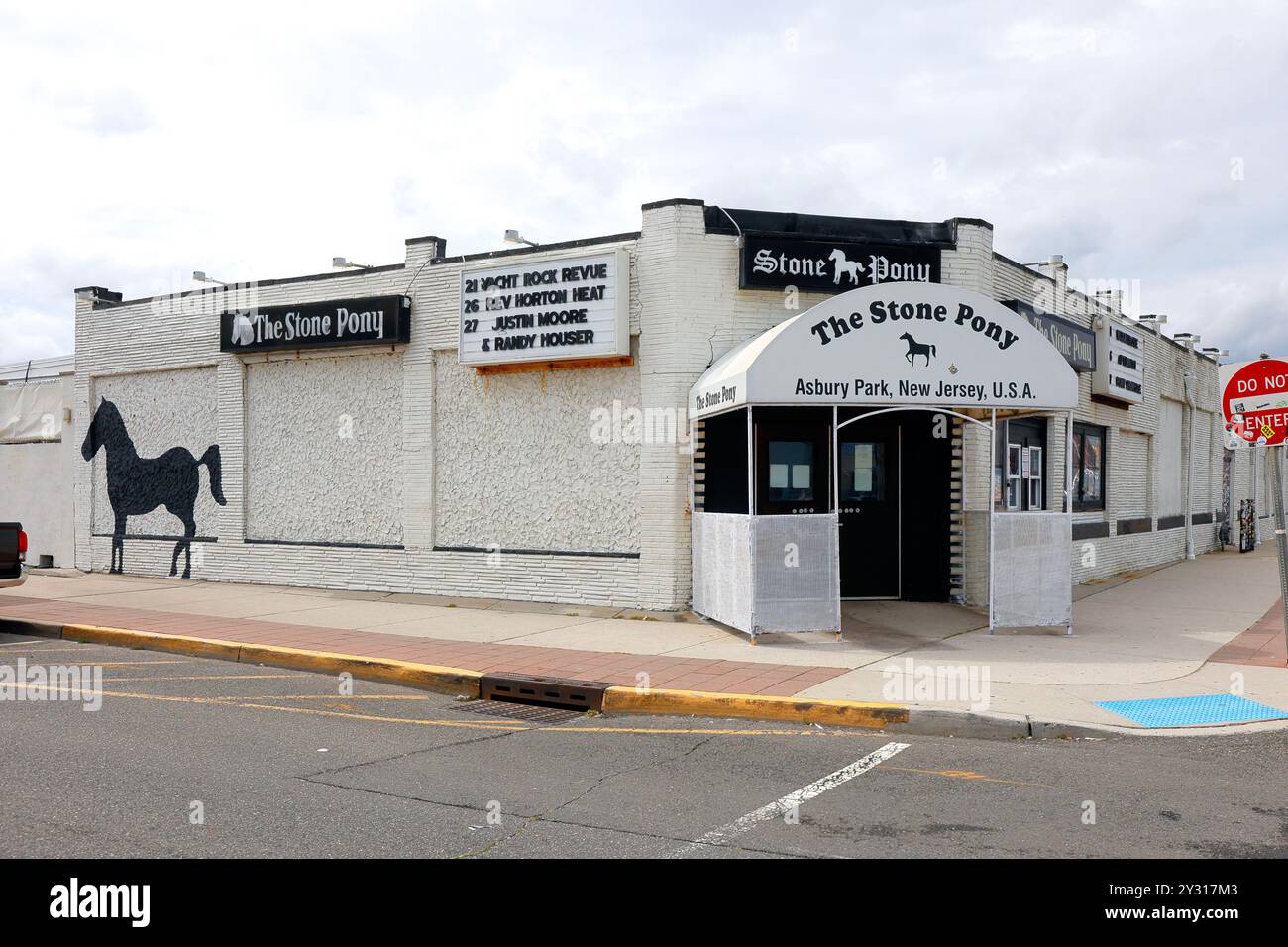 The Stone Pony, 913 Ocean Ave N, Asbury Park, New Jersey. Photo de la vitrine d'une salle de concert le long de la promenade sur la rive de Jersey. Banque D'Images